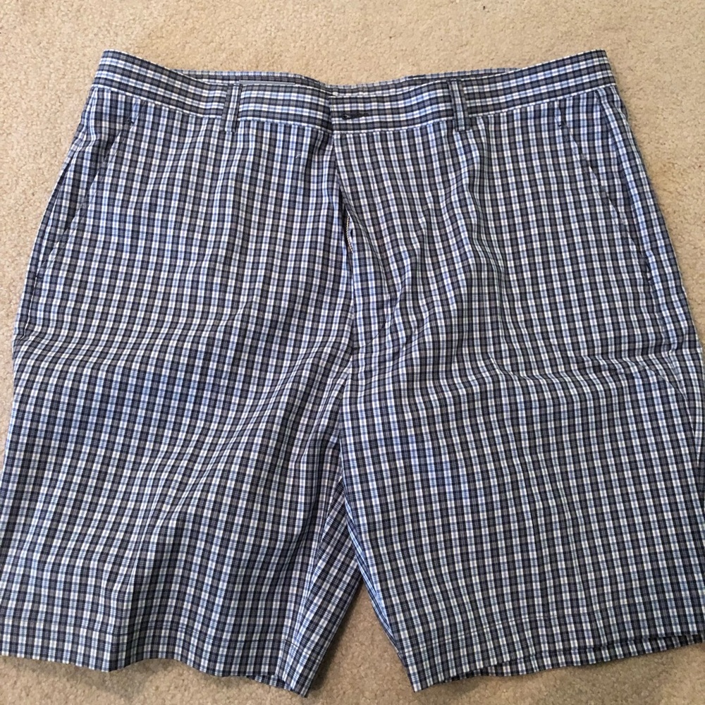 Men’s NWT size 44 Cutter & Buck plaid shorts